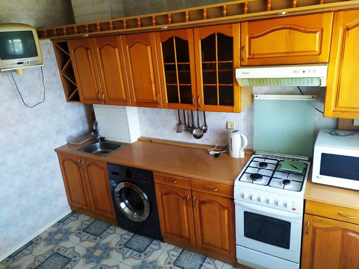 Ильинская 3К Посуточно Почасово Sumy Exterior foto